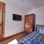 Проживание в семье Comfortable Single In Листоуэл